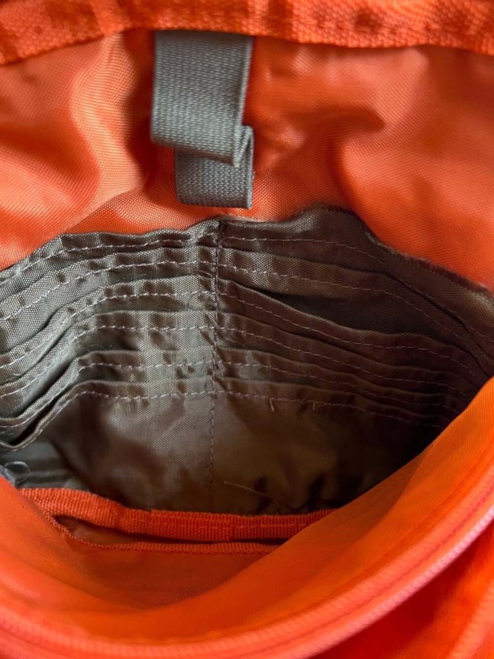 Olive Baggallini Crossbody Orange Interior - Picture 11 of 14